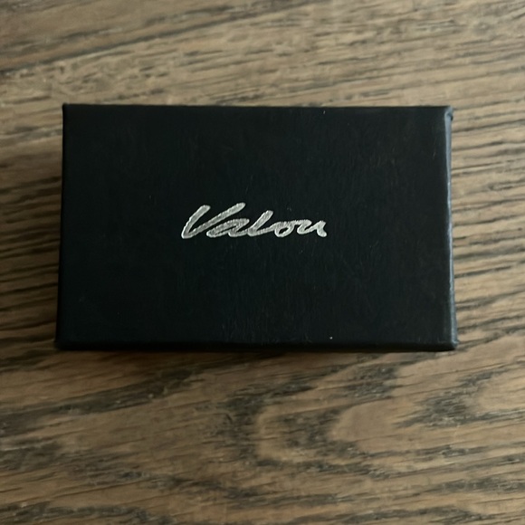 Valou Silver 3 Cap Ring - Picture 4 of 4